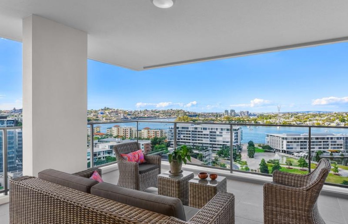 Stunning Apartment with Sensational Views Gallery