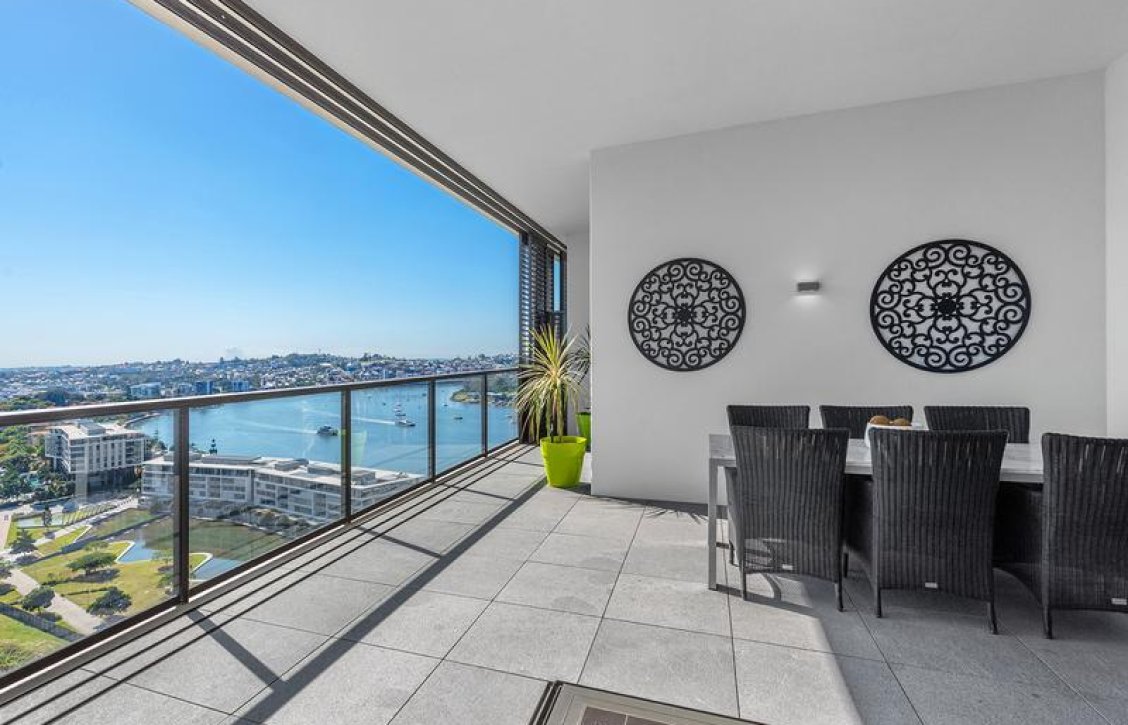 Uncompromising Luxury - Elegant Newstead Penthouse Gallery