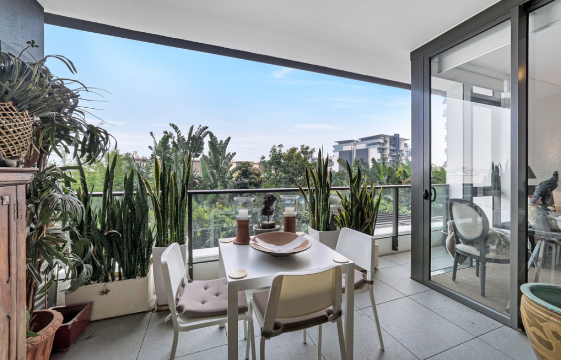 An Idyllic Inner-City Tropical Oasis Awaits Gallery