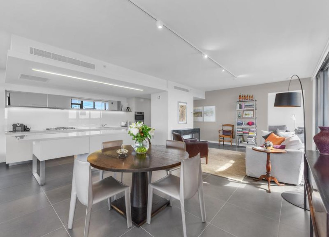 Stunning Apartment with Sensational Views Gallery