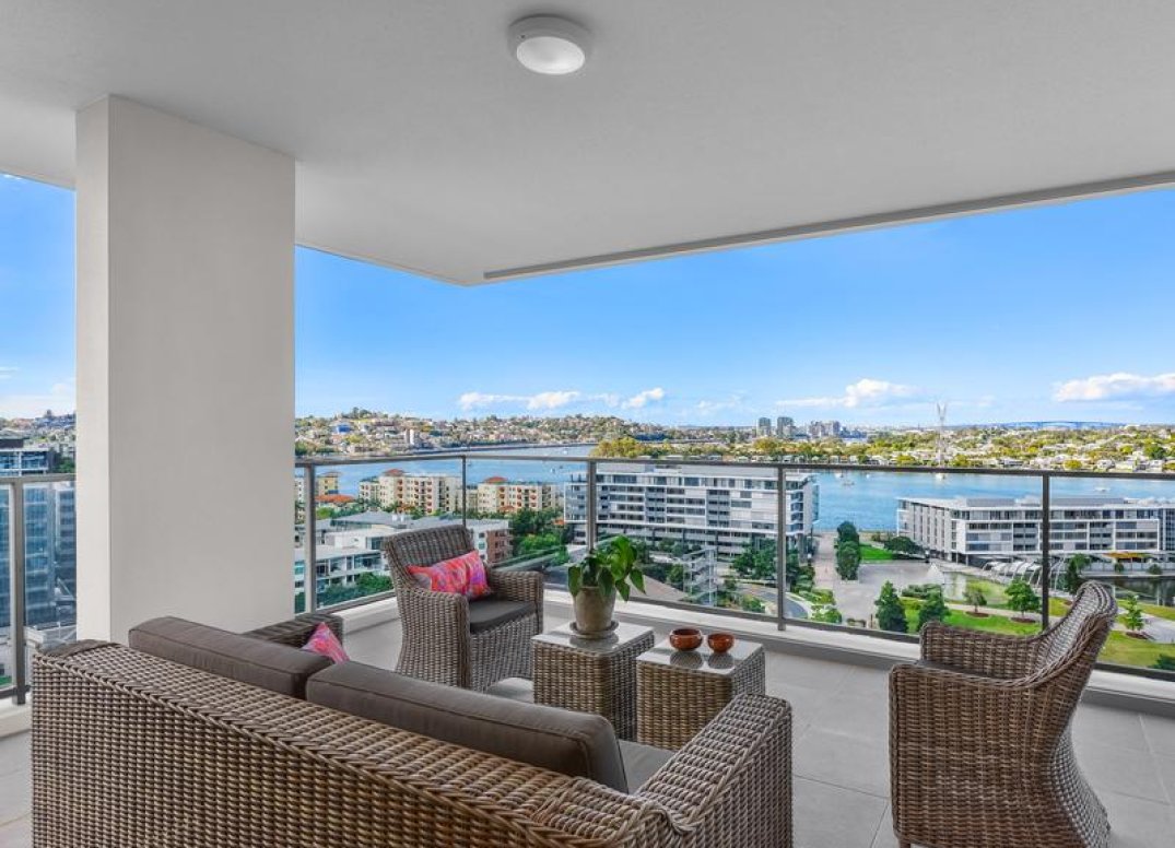 Stunning Apartment with Sensational Views Gallery