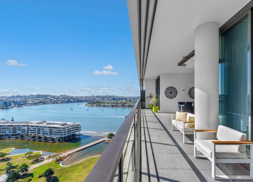 Uncompromising Luxury – Elegant Newstead Penthouse Gallery