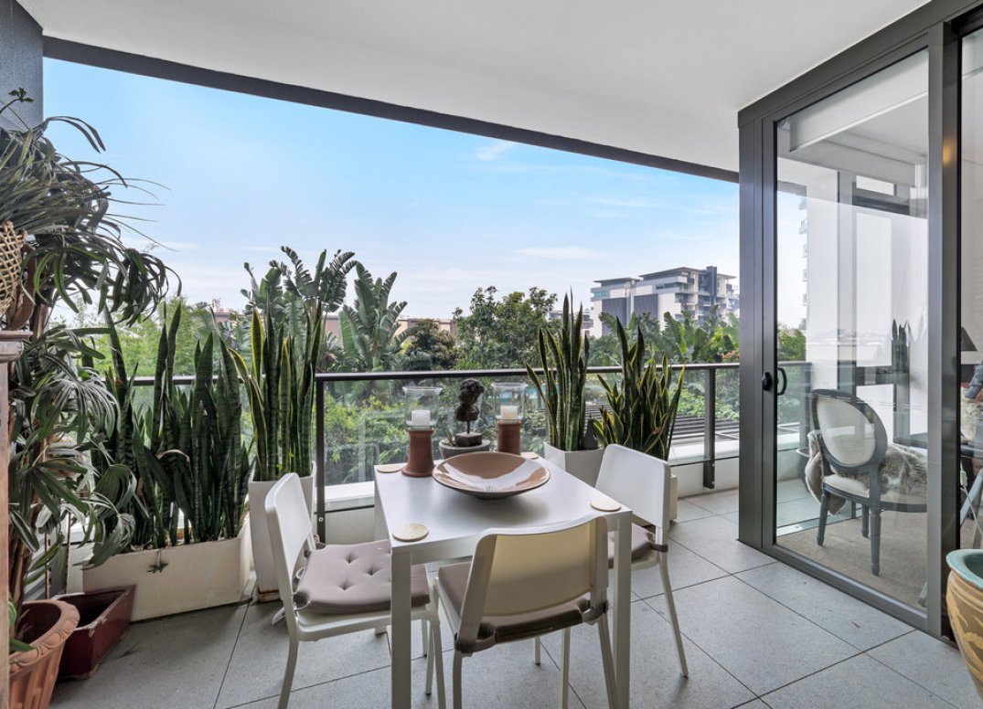 An Idyllic Inner-City Tropical Oasis Awaits Gallery