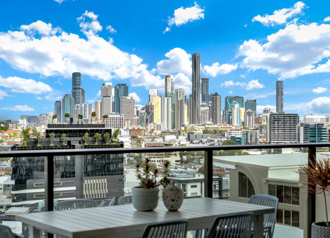 Stunning Skyhigh Residence at Unison Gallery