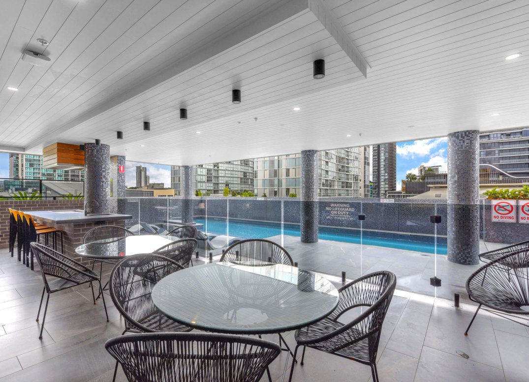Stunning Garden Terrace in the Heart of Newstead Gallery