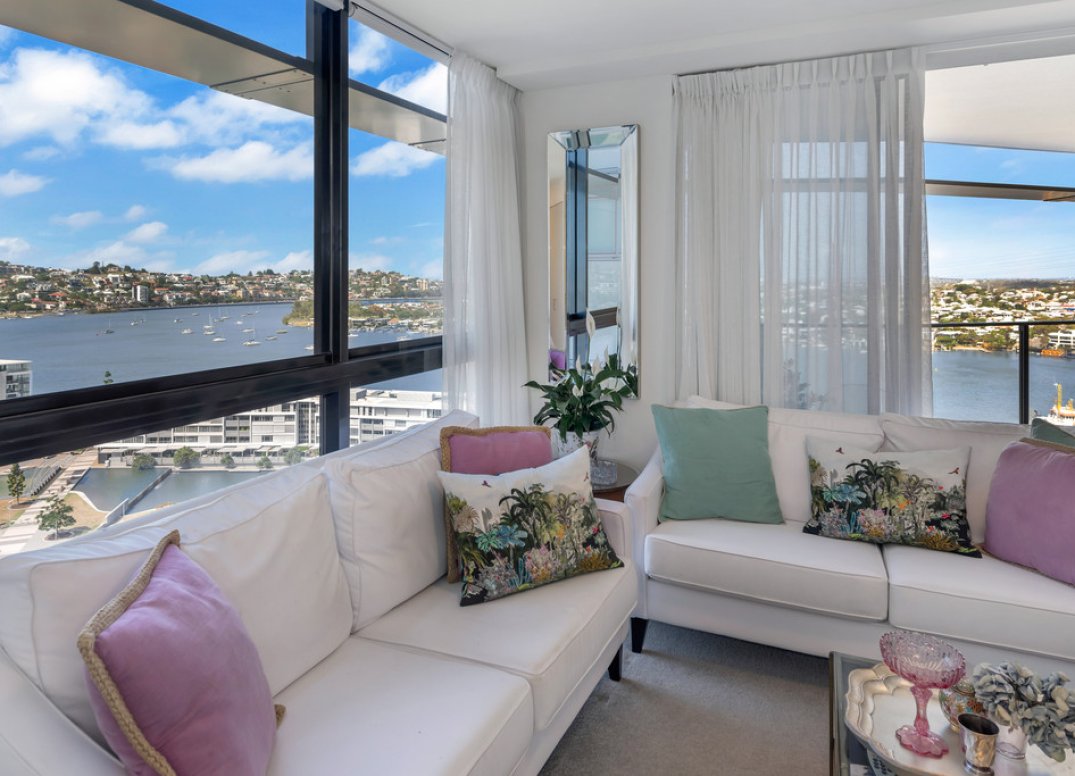 Home Sized Apartment With Two Car Parks in Premiere Newstead Location Gallery