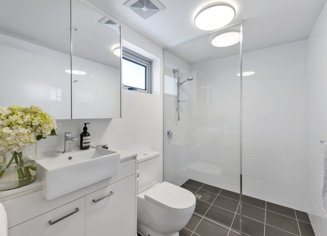 Home Sized Apartment With Two Car Parks in Premiere Newstead Location Gallery