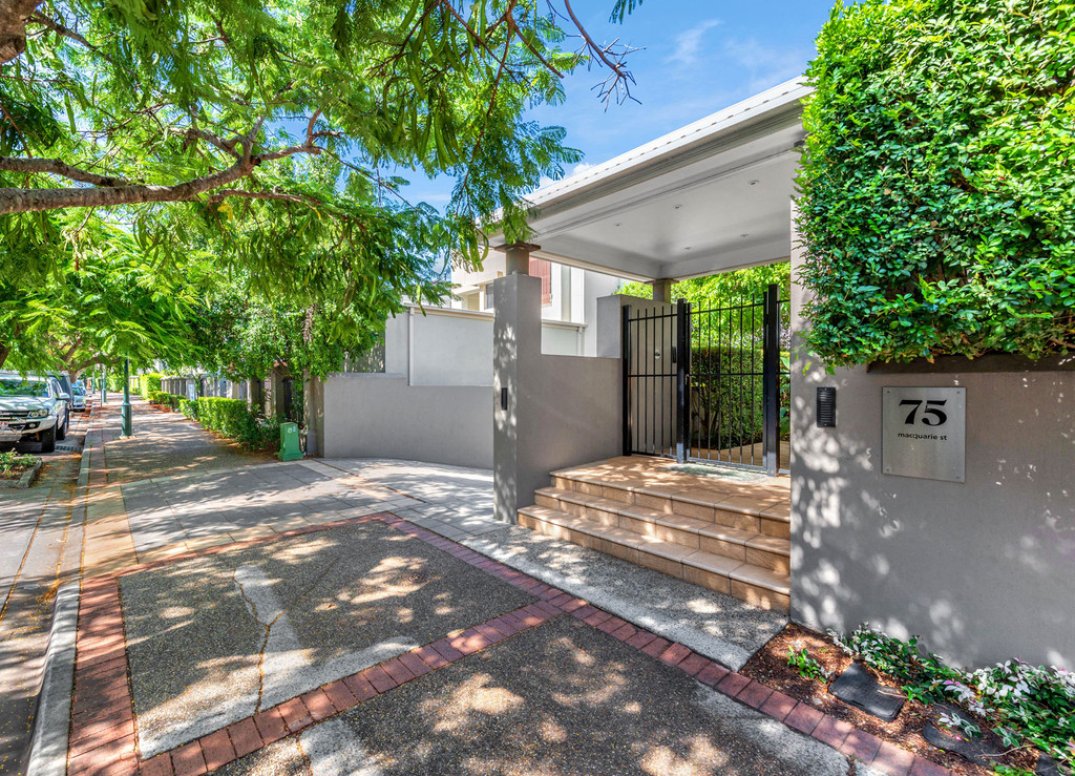 Unparalleled Waterfront Position Gallery