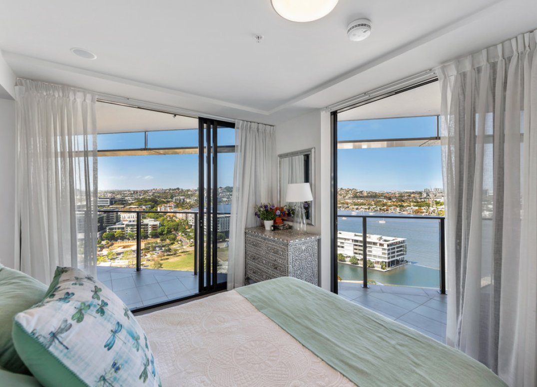 Home Sized Apartment With Two Car Parks in Premiere Newstead Location Gallery