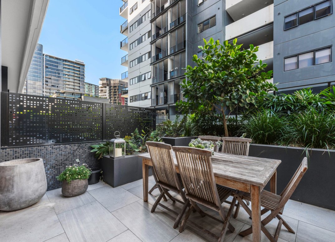 Stunning Garden Terrace in the Heart of Newstead Gallery