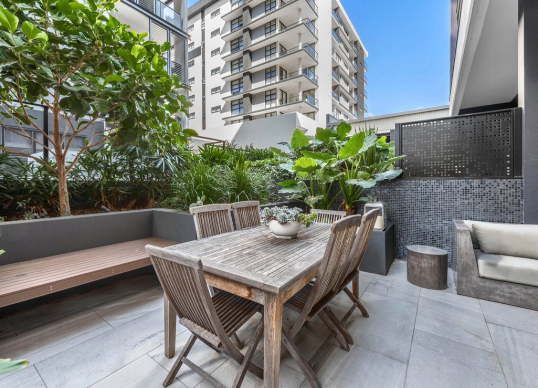 Stunning Garden Terrace in the Heart of Newstead Gallery