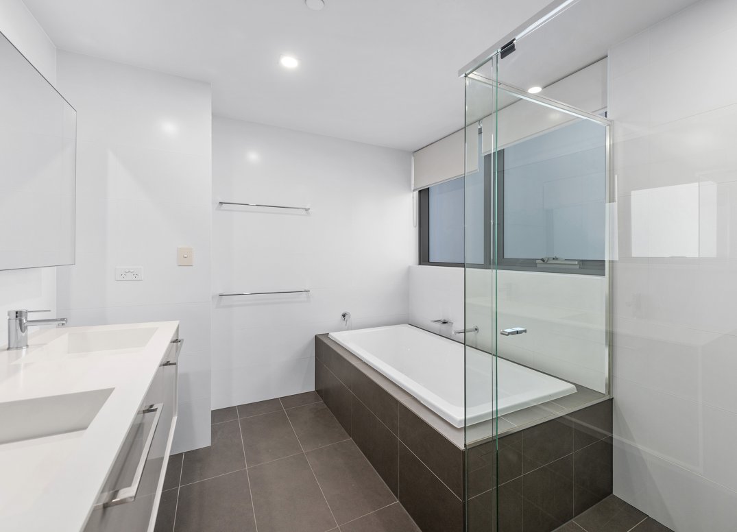 Outstanding Park Residence with Magnificent Outlook Gallery