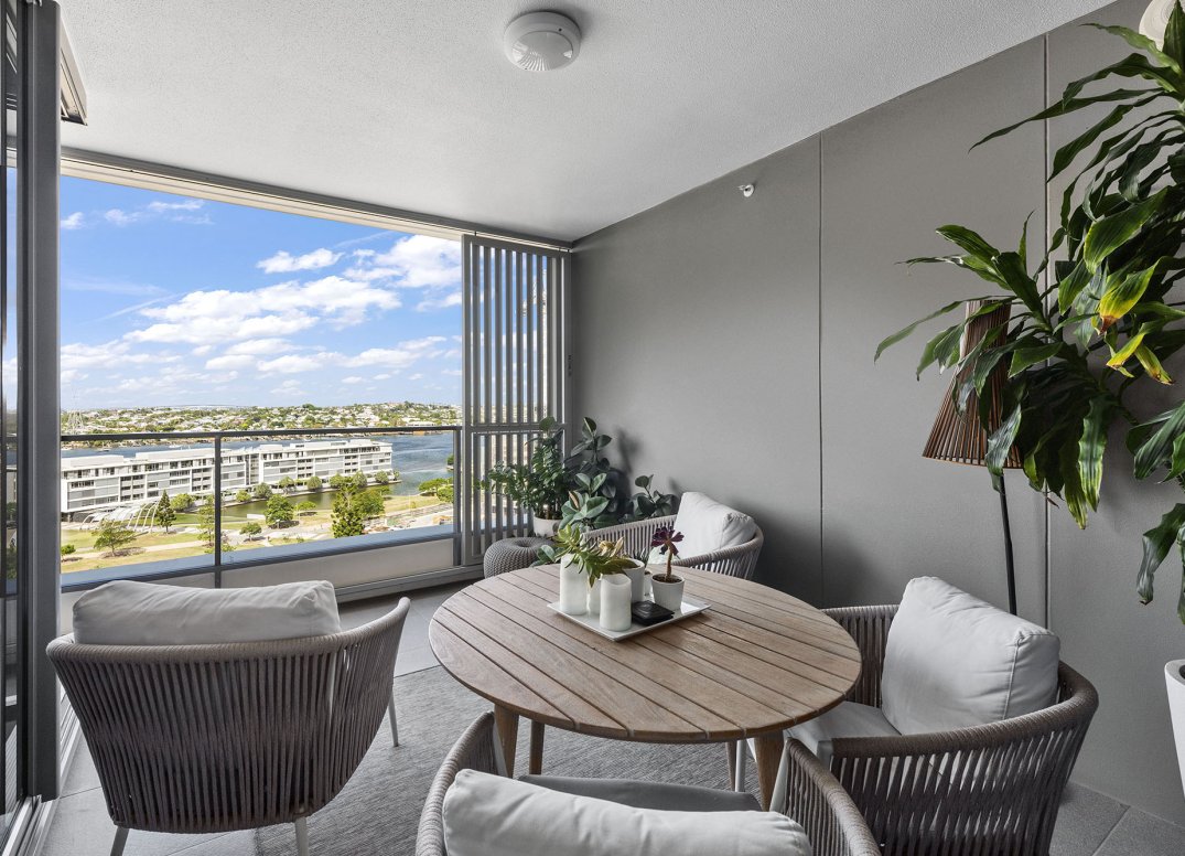 Exclusive Waterfront Park Address with Incredible Views Gallery