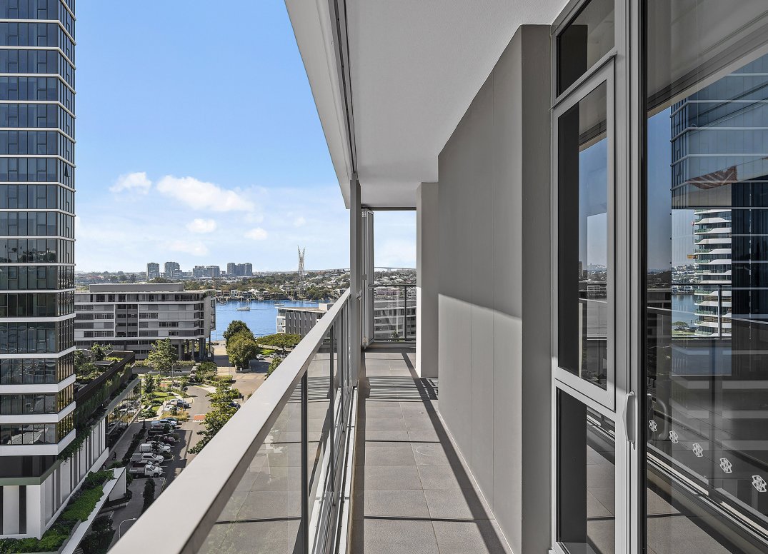 EXCEPTIONAL MIRVAC RESIDENCE WITH OUTSTANDING VIEWS Gallery