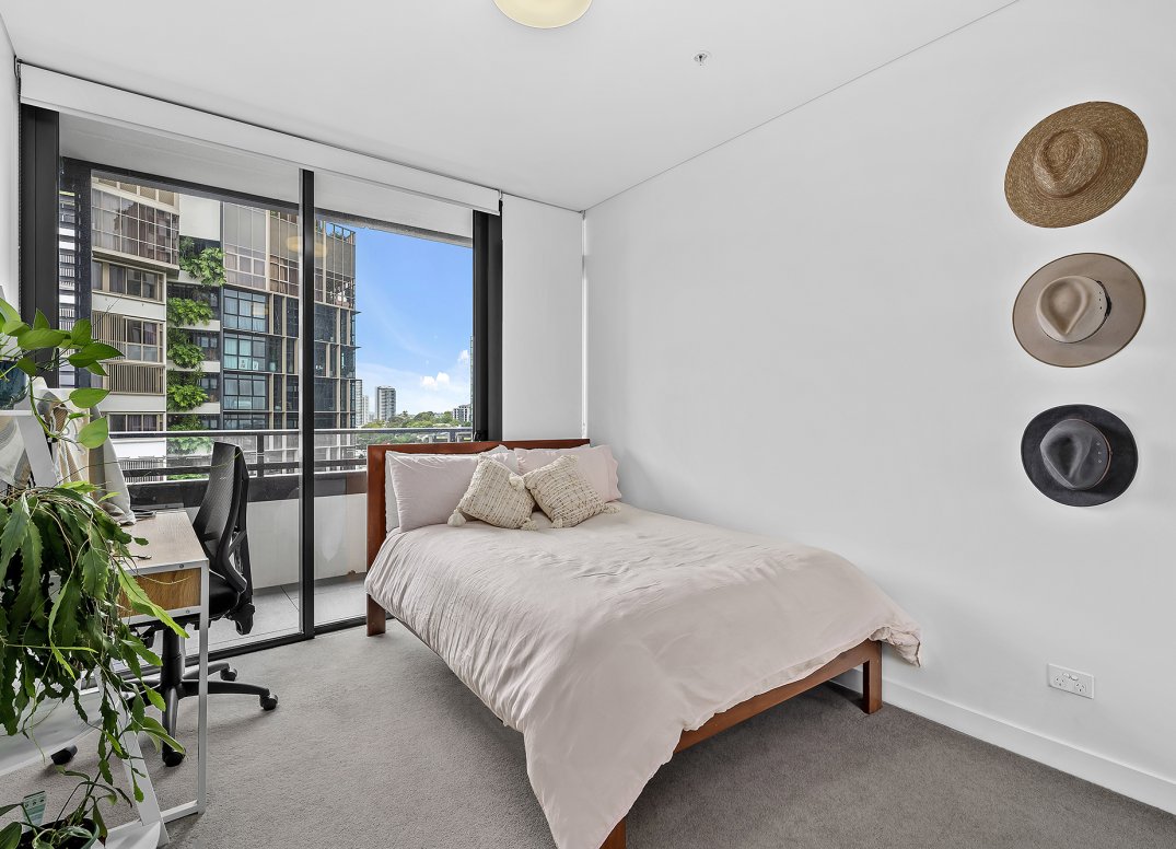 Impressive Mirvac Apartment in the Heart of Newstead Gallery