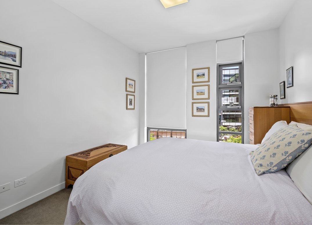 PARKFRONT POSITION WITH SUPERB VIEWS Gallery