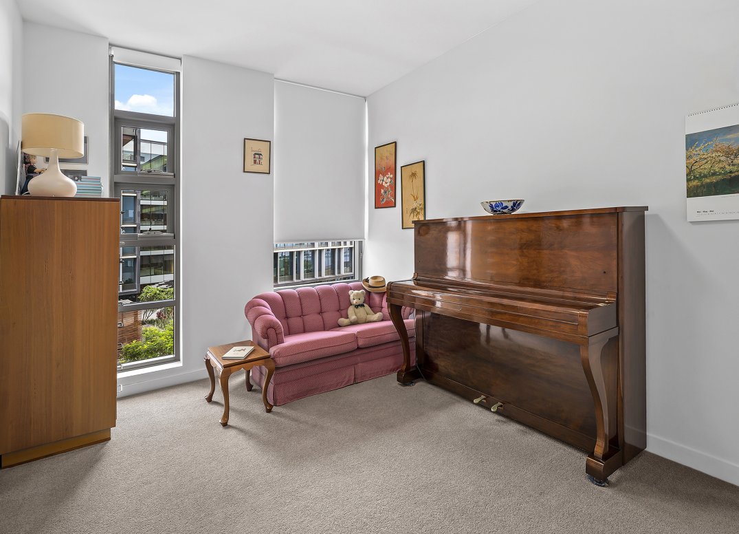 PARKFRONT POSITION WITH SUPERB VIEWS Gallery