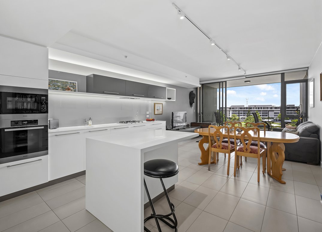 PARKFRONT POSITION WITH SUPERB VIEWS Gallery