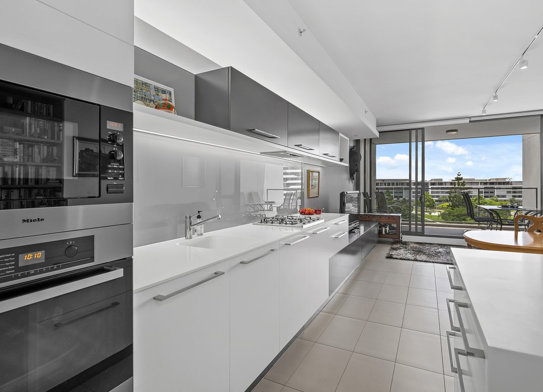 PARKFRONT POSITION WITH SUPERB VIEWS Gallery