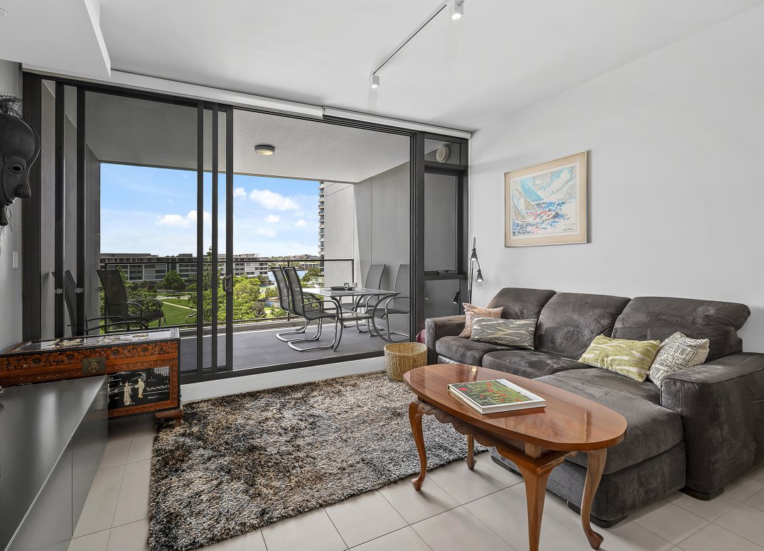 PARKFRONT POSITION WITH SUPERB VIEWS Gallery