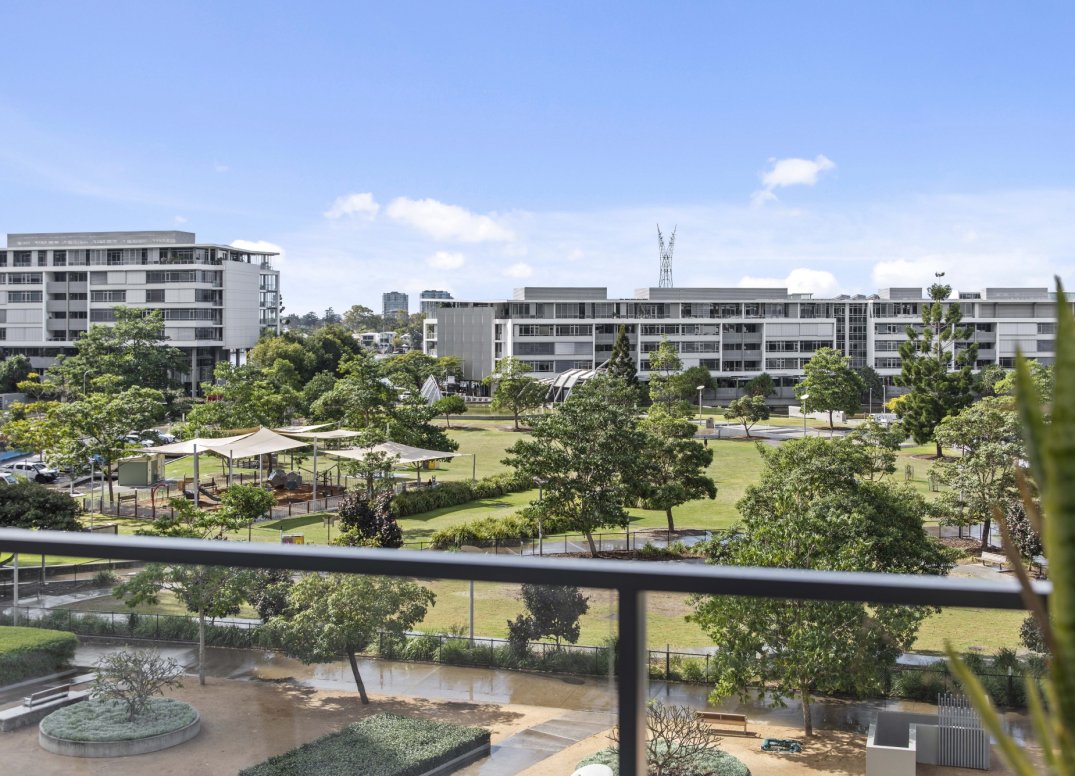 EXCEPTIONAL MIRVAC PARKFRONT APARTMENT Gallery