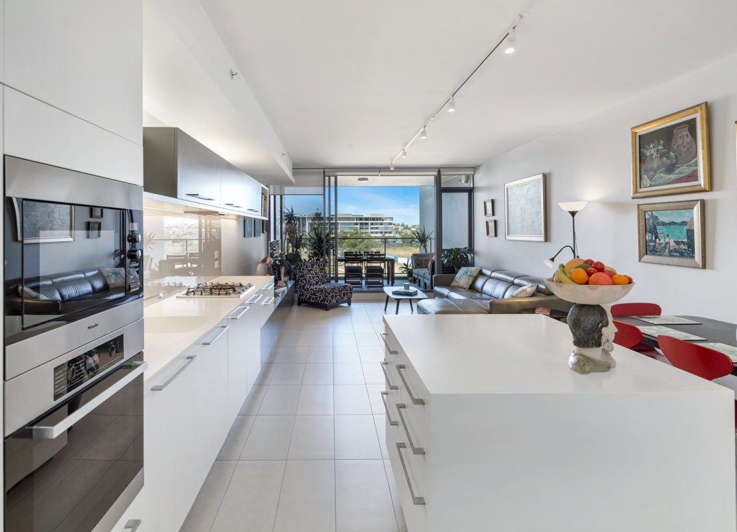 EXCEPTIONAL MIRVAC PARKFRONT APARTMENT Gallery