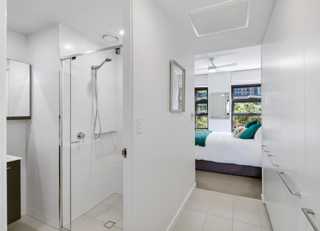 EXCEPTIONAL MIRVAC PARKFRONT APARTMENT Gallery