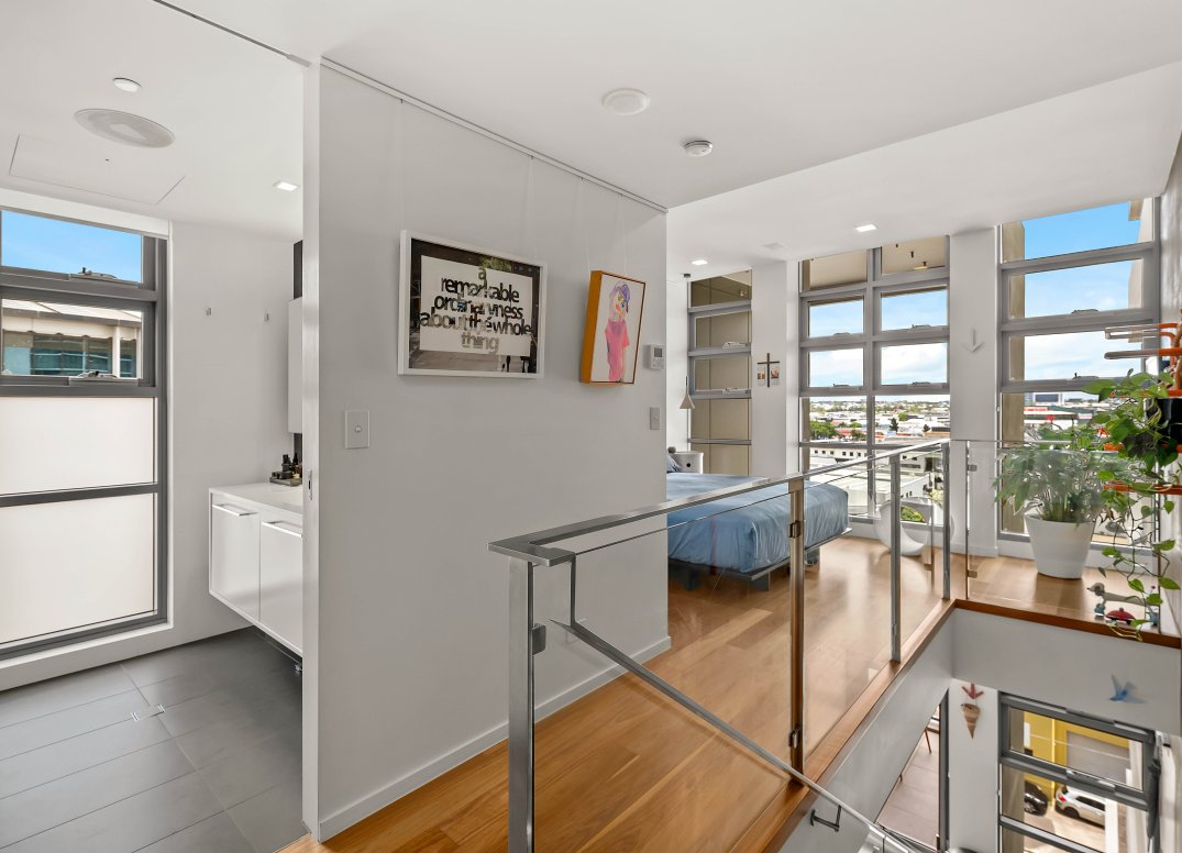 NEW YORK LOFT APARTMENT IN THE HEART OF NEWSTEAD Gallery