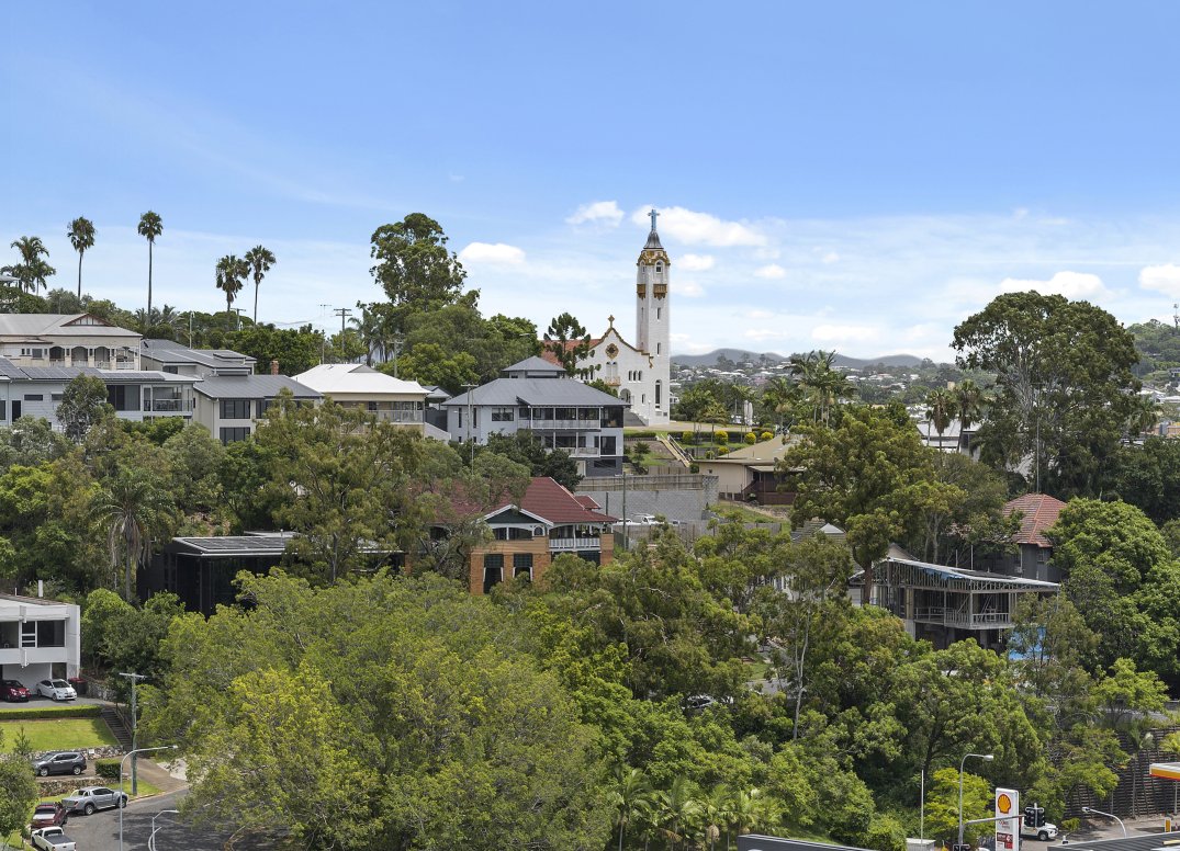 EXCEPTIONAL MIRVAC RESIDENCE WITH OUTSTANDING VIEWS Gallery