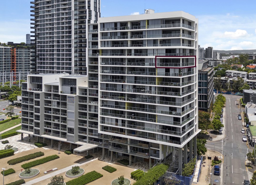 EXCEPTIONAL MIRVAC RESIDENCE WITH OUTSTANDING VIEWS Gallery