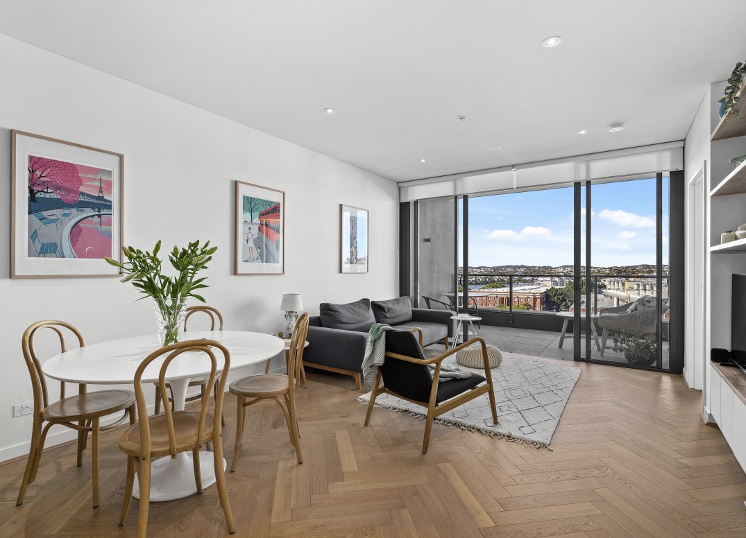 HIGHLY SOUGHT-AFTER POSITION IN THE SUPERB UNISON COMPLEX Gallery