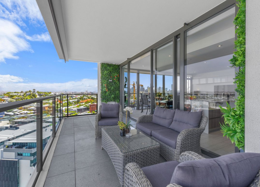 Amazing Views from this Huge 135sqm, 2-Bed, 2-Balcony Home! Gallery