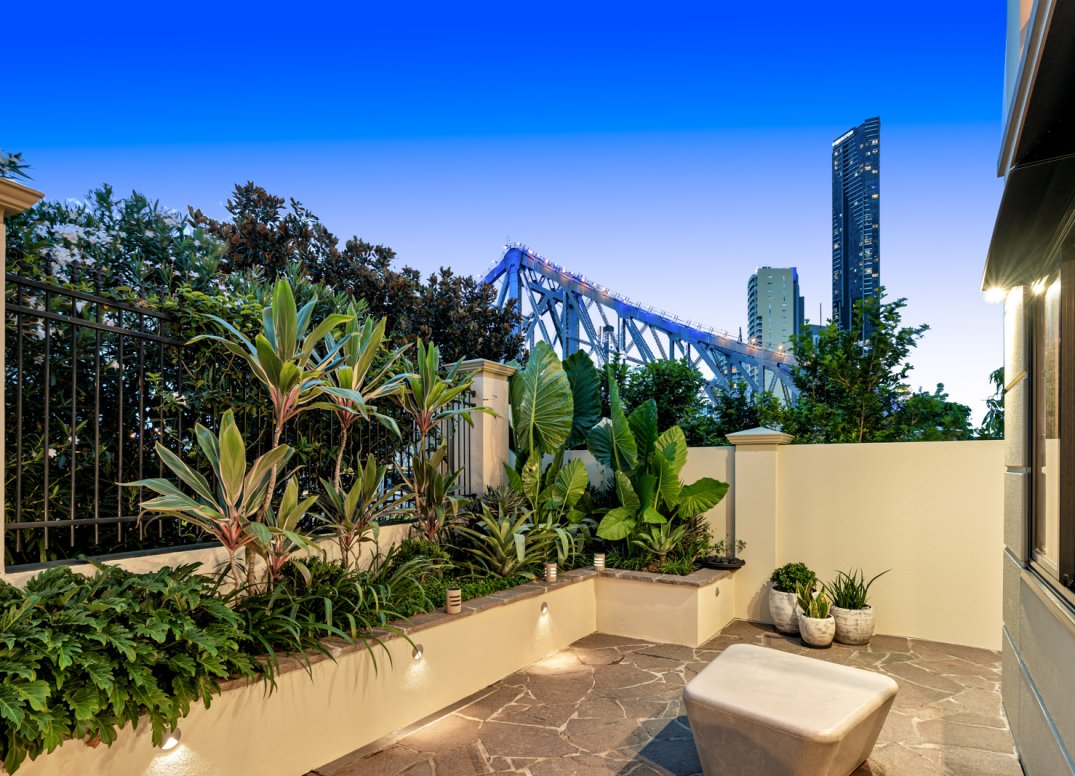 Exclusive Peninsula Address, Magical Views, Incredible Lifestyle Gallery