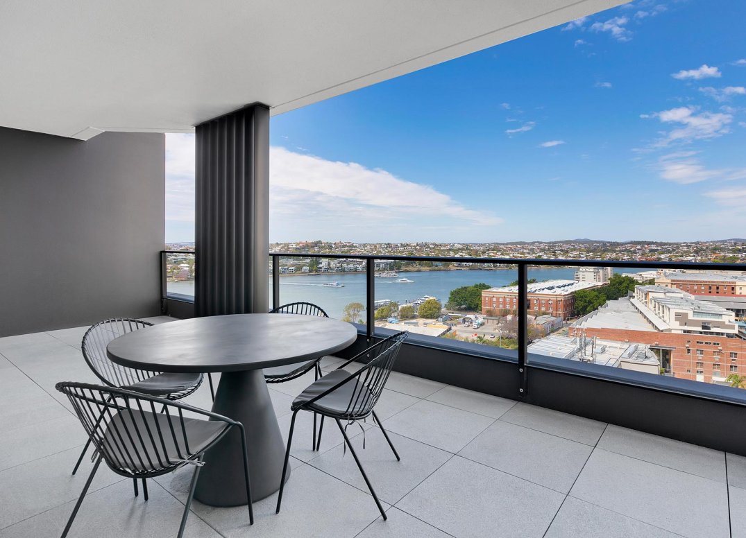Magnificent 3 Bedroom Apartment with Sublime River Views Gallery
