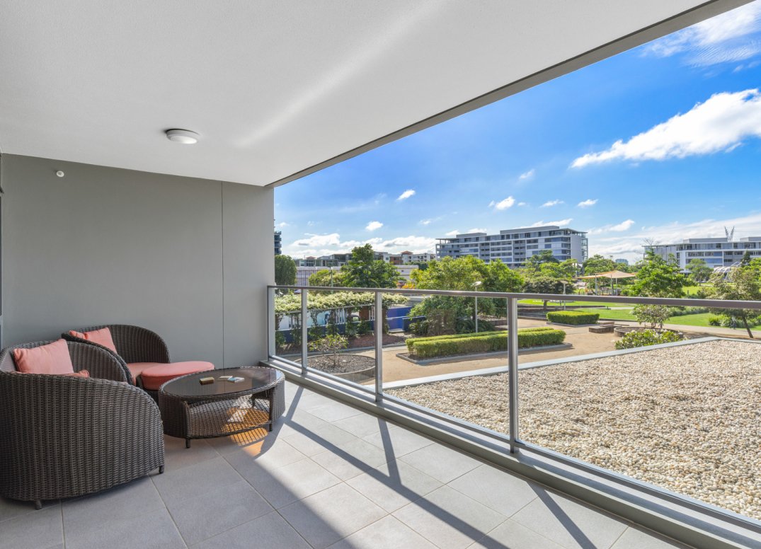 Iconic Waterfront Park Oasis Gallery