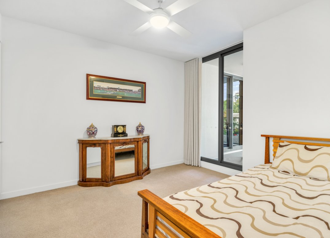 Iconic Waterfront Park Oasis Gallery