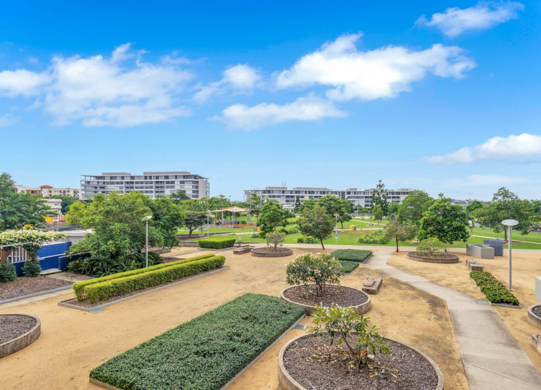 Iconic Waterfront Park Oasis Gallery