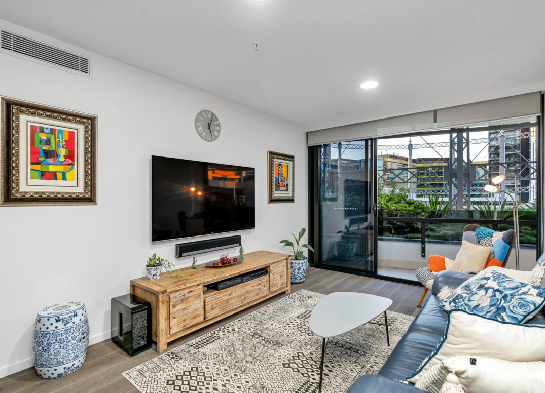 Exceptionally Rare & Stunning Town Home in the Heart of Newstead Gallery