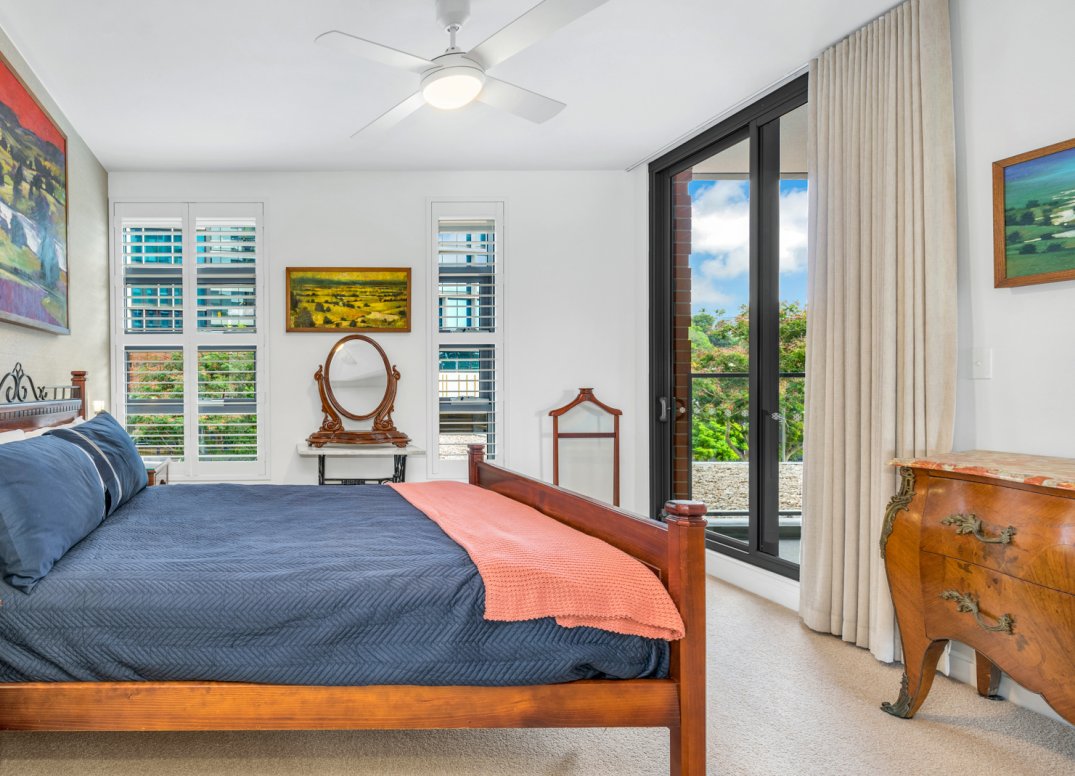 Iconic Waterfront Park Oasis Gallery