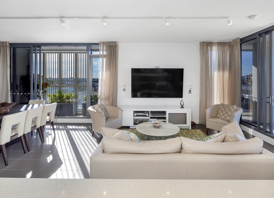 Superb Spacious Residence – Stunning Location! Gallery